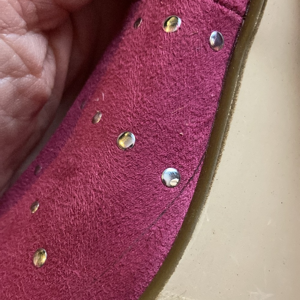 Faux suede studded petal pink studded cushioned 4” heel pumps size 8 - Picture 10 of 10